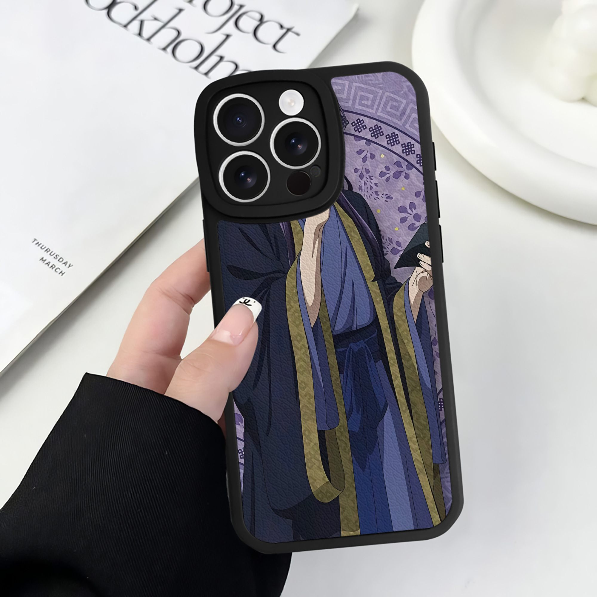 （画像用） 薬屋のひとりごと The Apothecary Diaries 【iPhone 16シリーズ対応】シリコンスマホケース（レザー調） 材質：シリコン